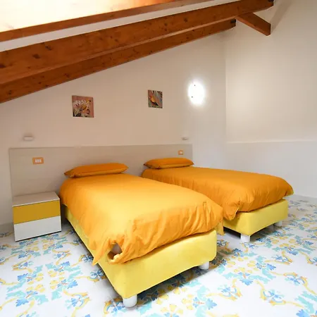 Il Bivio Sui Sentieri Pianillo