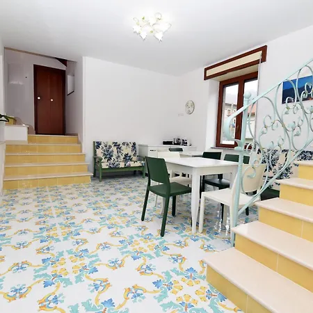 Il Bivio Sui Sentieri Pianillo